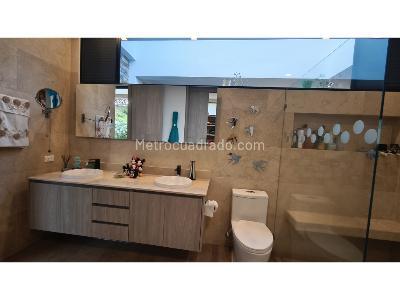 Casa de 3 alcobas en venta en Loma Del Escobero, Envigado, 1707 m² · foto 15 de 20