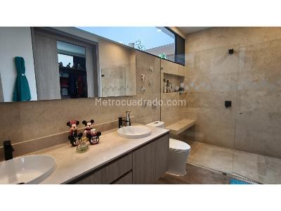 Casa de 3 alcobas en venta en Loma Del Escobero, Envigado, 1707 m² · foto 17 de 20