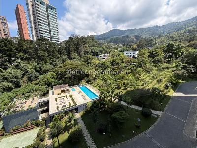 Apartamento de 3 alcobas en venta en El Poblado, Medellín, 245 m² · foto 6 de 20