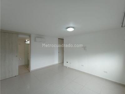 Apartamento de 3 alcobas en venta en Loma De Los Bernal, Medellín, 98 m² · foto 5 de 16