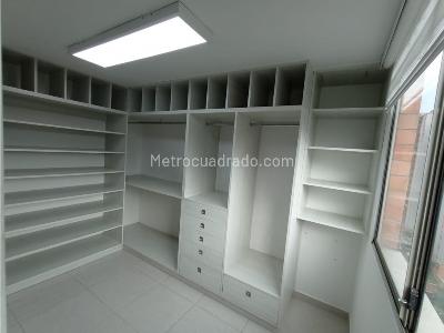 Apartamento de 3 alcobas en venta en Loma De Los Bernal, Medellín, 98 m² · foto 6 de 16
