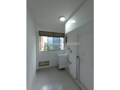 Apartamento de 3 alcobas en venta en Loma De Los Bernal, Medellín, 98 m² · foto 8 de 16