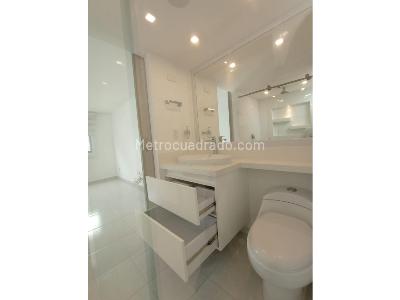 Apartamento de 3 alcobas en venta en Loma De Los Bernal, Medellín, 98 m² · foto 15 de 16