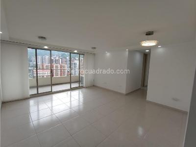 Apartamento de 3 alcobas en venta en Loma De Los Bernal, Medellín, 98 m² · foto 2 de 16