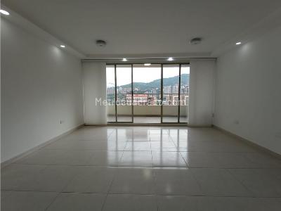 Apartamento de 3 alcobas en venta en Loma De Los Bernal, Medellín, 98 m² · foto 3 de 16