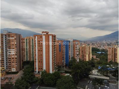 Apartamento en venta en Loma De Los Bernal, Medellín · foto 13 de 14