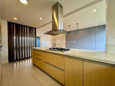 Apartamento en venta en El Poblado, Medellín · foto 3 de 13