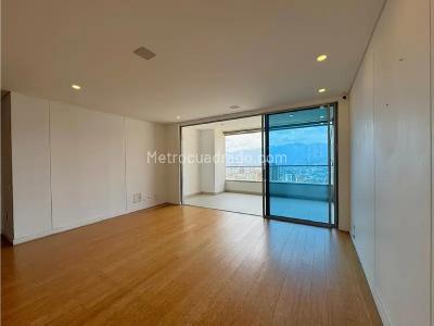 Apartamento en venta en El Poblado, Medellín · foto 5 de 13