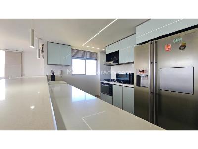 Apartamento de 3 alcobas en venta en El Poblado, Medellín, 165 m² · foto 2 de 20