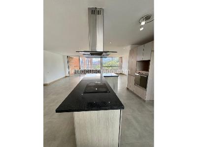 Apartamento en venta en El Poblado, Medellín · foto 3 de 20