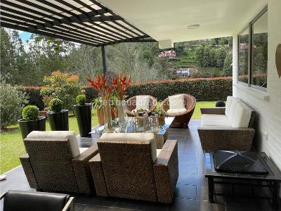 Casa de 5 alcobas en venta en Loma Del Escobero, Envigado, 230 m² · foto 2 de 20