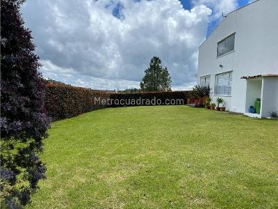 Casa de 5 alcobas en venta en Loma Del Escobero, Envigado, 230 m² · foto 3 de 20