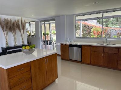 Casa de 5 alcobas en venta en Loma Del Escobero, Envigado, 230 m² · foto 9 de 20