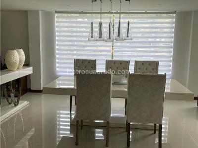Casa de 5 alcobas en venta en Loma Del Escobero, Envigado, 230 m² · foto 13 de 20