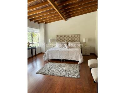 Casa de 5 alcobas en venta en Loma Del Escobero, Envigado, 230 m² · foto 17 de 20