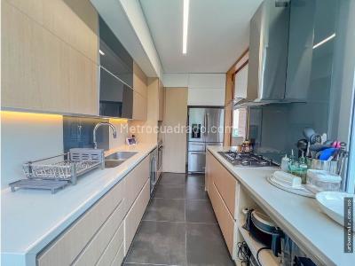 Apartamento de 3 alcobas en venta en El Poblado, Medellín, 210 m² · foto 3 de 14