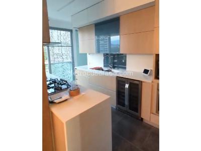 Apartamento de 3 alcobas en venta en El Poblado, Medellín, 210 m² · foto 8 de 14