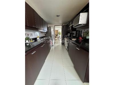 Apartamento de 3 alcobas en venta en El Poblado, Medellín, 154 m² · foto 8 de 17