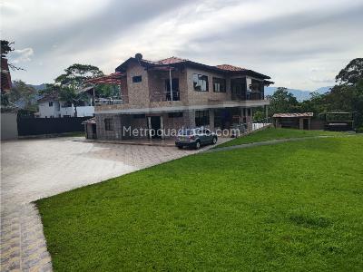 Casa de 5 alcobas en venta en El Escobero, Envigado, 700 m² · foto 2 de 20