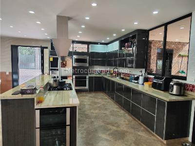 Casa de 5 alcobas en venta en El Escobero, Envigado, 700 m² · foto 8 de 20