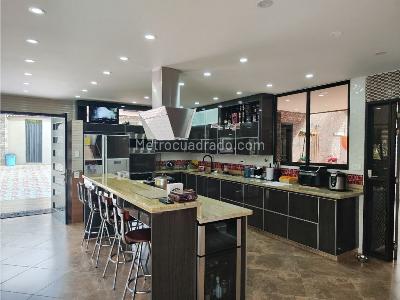 Casa de 5 alcobas en venta en El Escobero, Envigado, 700 m² · foto 9 de 20