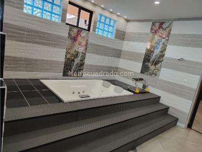 Casa de 5 alcobas en venta en El Escobero, Envigado, 700 m² · foto 19 de 20