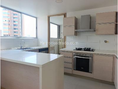 Apartamento de 3 alcobas en venta en El Poblado, Medellín, 136 m² · foto 8 de 20