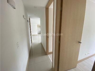 Apartamento en venta en Loma Del Indio, Medellín · foto 8 de 18