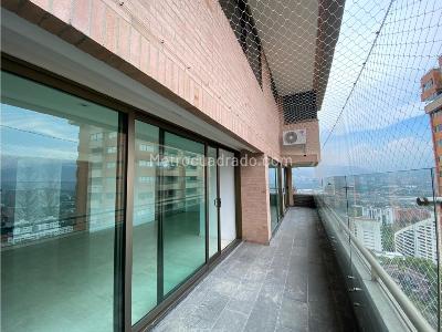 Apartamento de 4 alcobas en venta en El Poblado, Medellín, 321 m² · foto 3 de 20