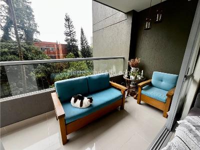 Apartamento de 3 alcobas en venta en Loma De Los Bernal, Medellín, 100 m² · foto 3 de 10