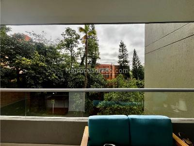 Apartamento de 3 alcobas en venta en Loma De Los Bernal, Medellín, 100 m² · foto 4 de 10