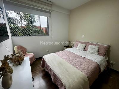 Apartamento de 3 alcobas en venta en Loma De Los Bernal, Medellín, 100 m² · foto 6 de 10