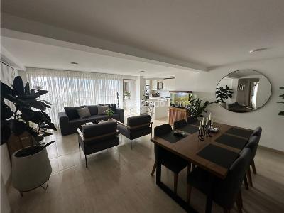 Apartamento de 3 alcobas en venta en Loma De Los Bernal, Medellín, 120 m² · foto 2 de 9