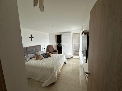 Apartamento de 3 alcobas en venta en Loma De Los Bernal, Medellín, 120 m² · foto 3 de 9
