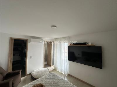 Apartamento de 3 alcobas en venta en Loma De Los Bernal, Medellín, 120 m² · foto 4 de 9
