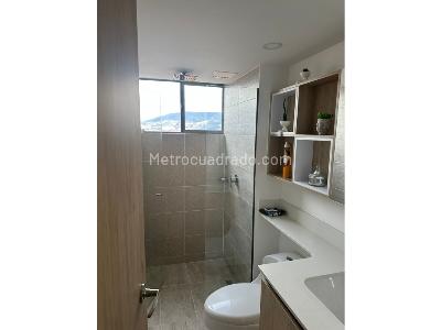 Apartamento de 3 alcobas en venta en Loma De Los Bernal, Medellín, 120 m² · foto 7 de 9