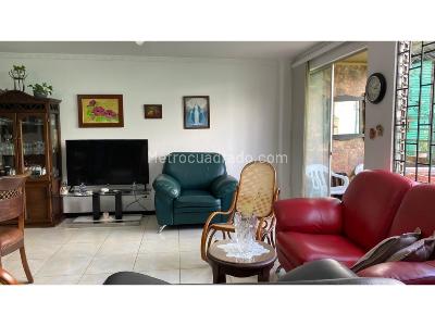Apartamento de 4 alcobas en venta en Laureles, Medellín, 110 m² · foto 2 de 19