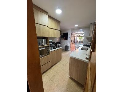 Casa de 5 alcobas en venta en Loma De Los Bernal, Medellín, 192 m² · foto 6 de 20