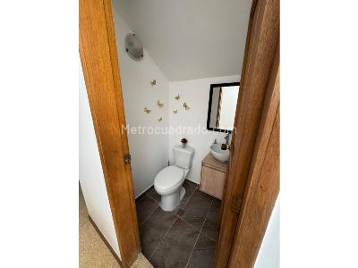 Casa de 5 alcobas en venta en Loma De Los Bernal, Medellín, 192 m² · foto 8 de 20