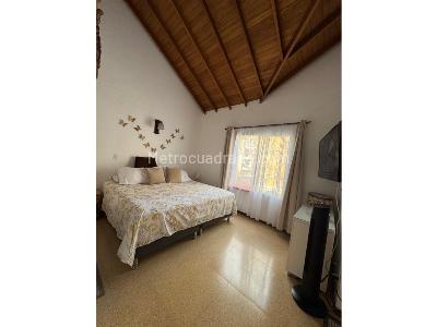 Casa de 5 alcobas en venta en Loma De Los Bernal, Medellín, 192 m² · foto 19 de 20