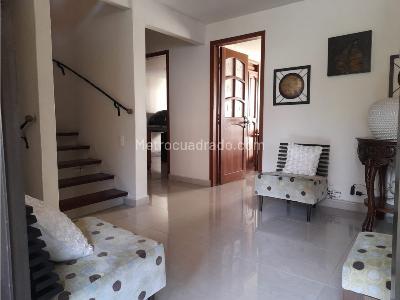 Casa de 5 alcobas en venta en Centro, Envigado, 250 m² · foto 2 de 18