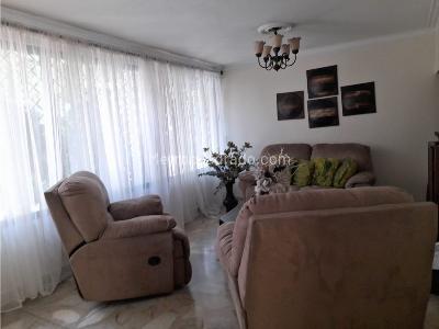 Casa de 5 alcobas en venta en Centro, Envigado, 250 m² · foto 3 de 18