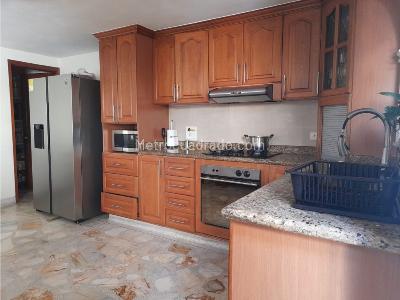 Casa de 5 alcobas en venta en Centro, Envigado, 250 m² · foto 6 de 18