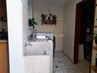 Casa de 5 alcobas en venta en Centro, Envigado, 250 m² · foto 7 de 18
