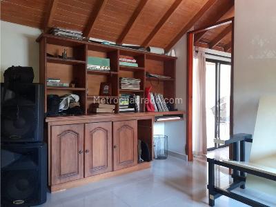 Casa de 5 alcobas en venta en Centro, Envigado, 250 m² · foto 8 de 18