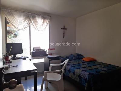 Casa de 5 alcobas en venta en Centro, Envigado, 250 m² · foto 11 de 18