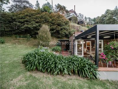 Casa de 5 alcobas en venta en Loma Del Escobero, Envigado, 407 m² · foto 2 de 20