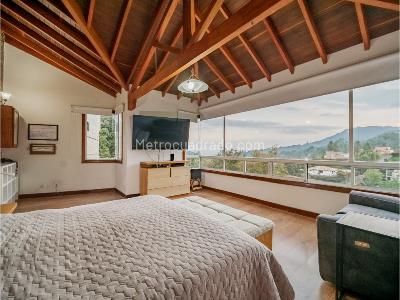 Casa de 5 alcobas en venta en Loma Del Escobero, Envigado, 407 m² · foto 11 de 20