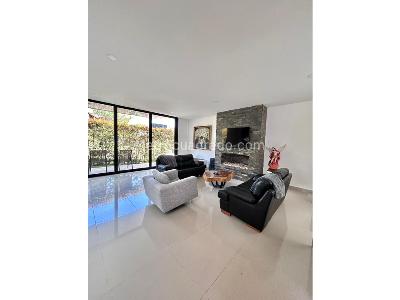 Casa de 4 alcobas en venta en Loma Del Escobero, Envigado, 300 m² · foto 2 de 20