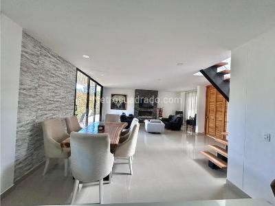 Casa de 4 alcobas en venta en Loma Del Escobero, Envigado, 300 m² · foto 3 de 20